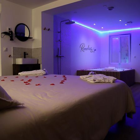 Love Room Unique - Sauna / Jacuzzi ชาร์เลอวิลล์-เมซิแยร์ ภายนอก รูปภาพ