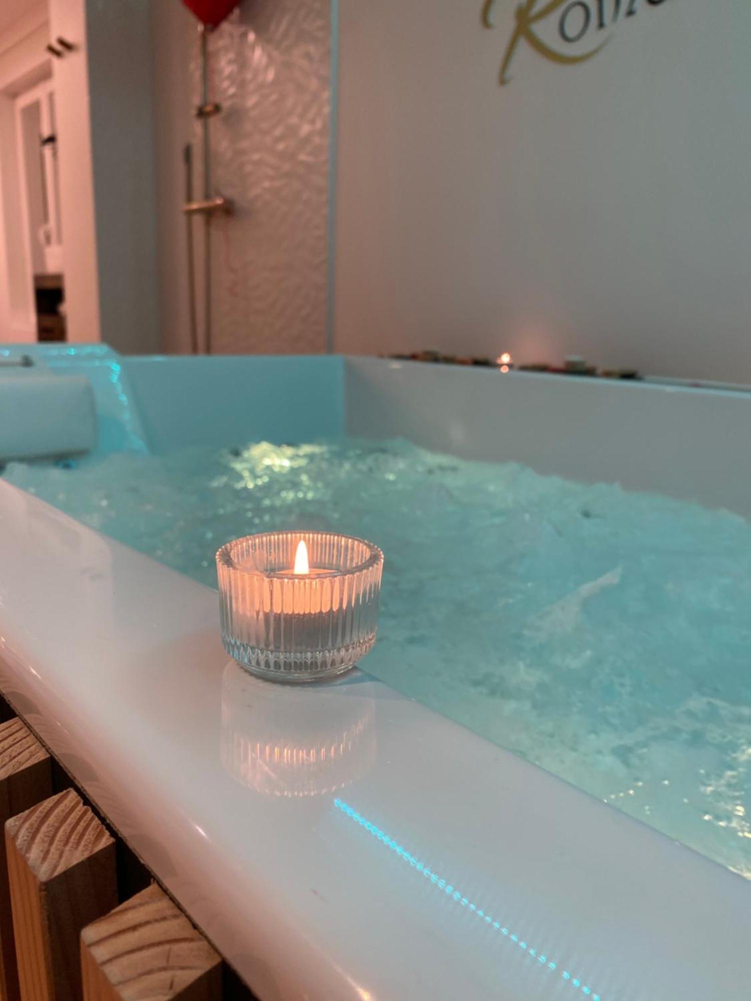 Love Room Unique - Sauna / Jacuzzi ชาร์เลอวิลล์-เมซิแยร์ ภายนอก รูปภาพ